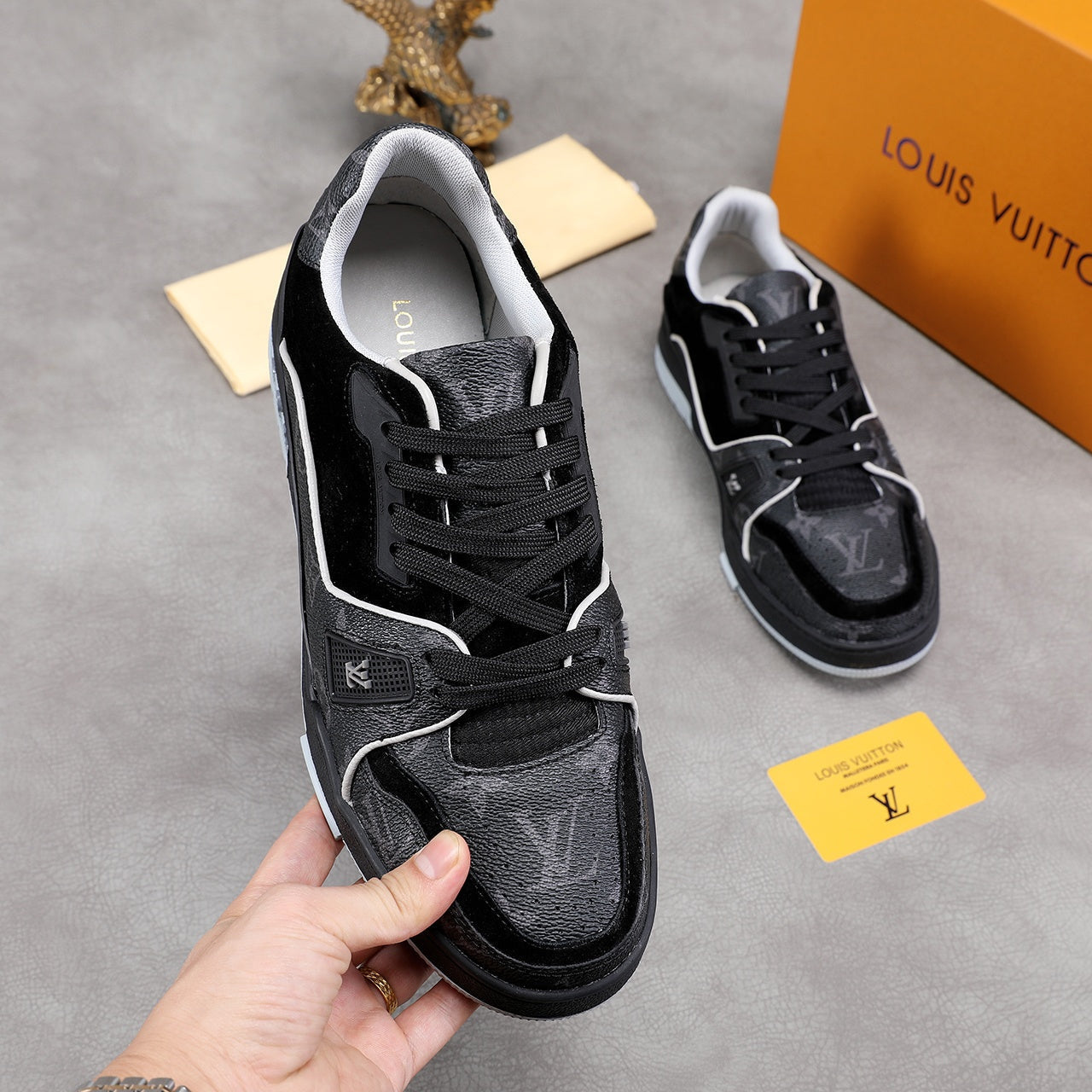 VO - LUV SurfaCE In CEnogram Black Sneaker