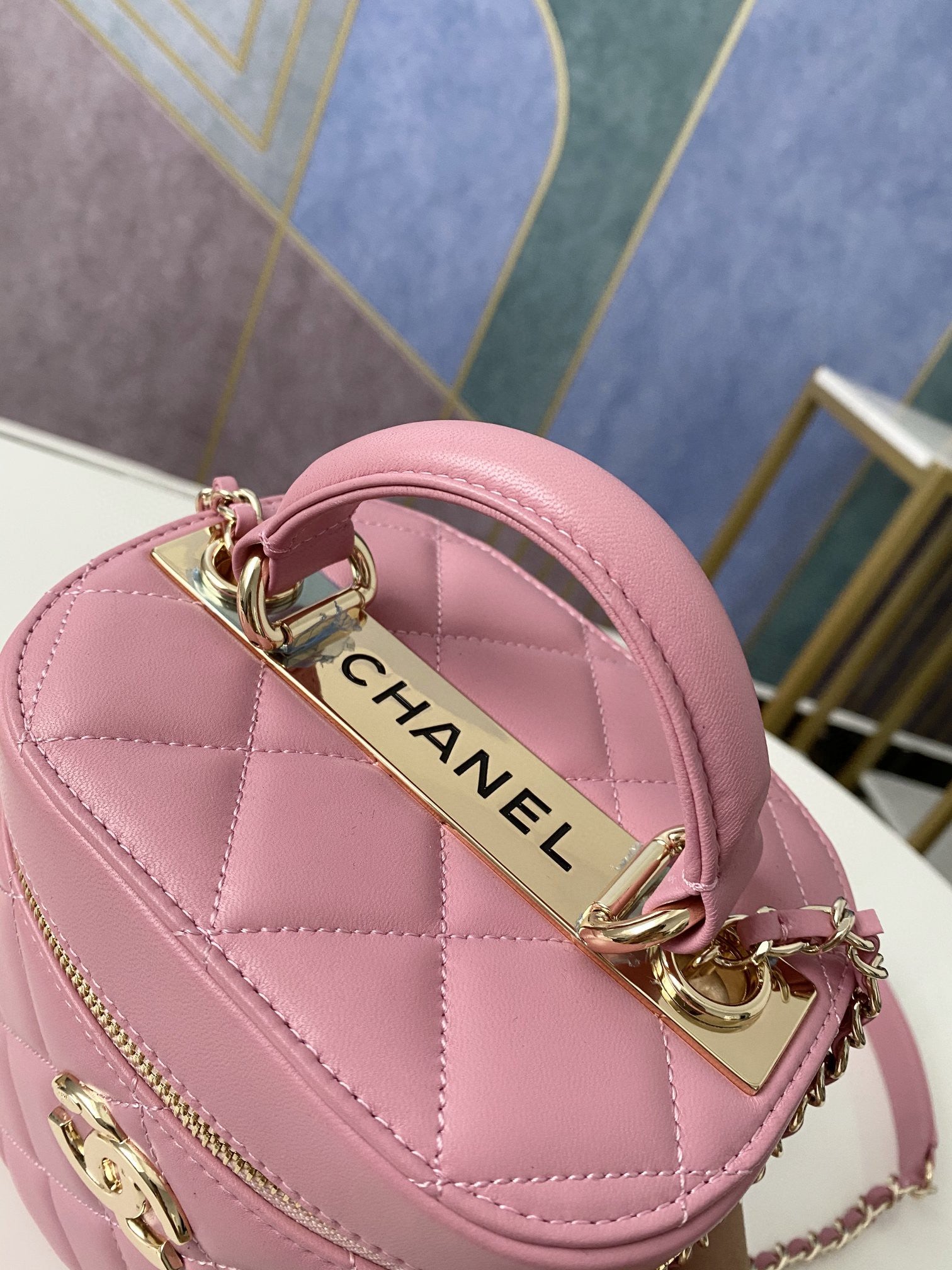 ChanelVanity Case Gold Hardware PiNike For Women, Women&#8217;s Handbags, Shoulder Bags 9.4in/24cm