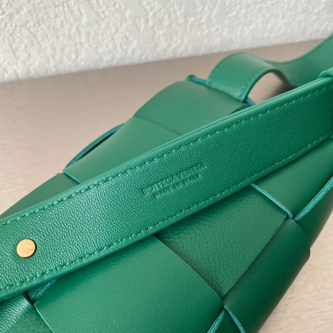 BV Belt Cassette Dark Green, For Women, Women’s Bags 6.9in/17.5cm