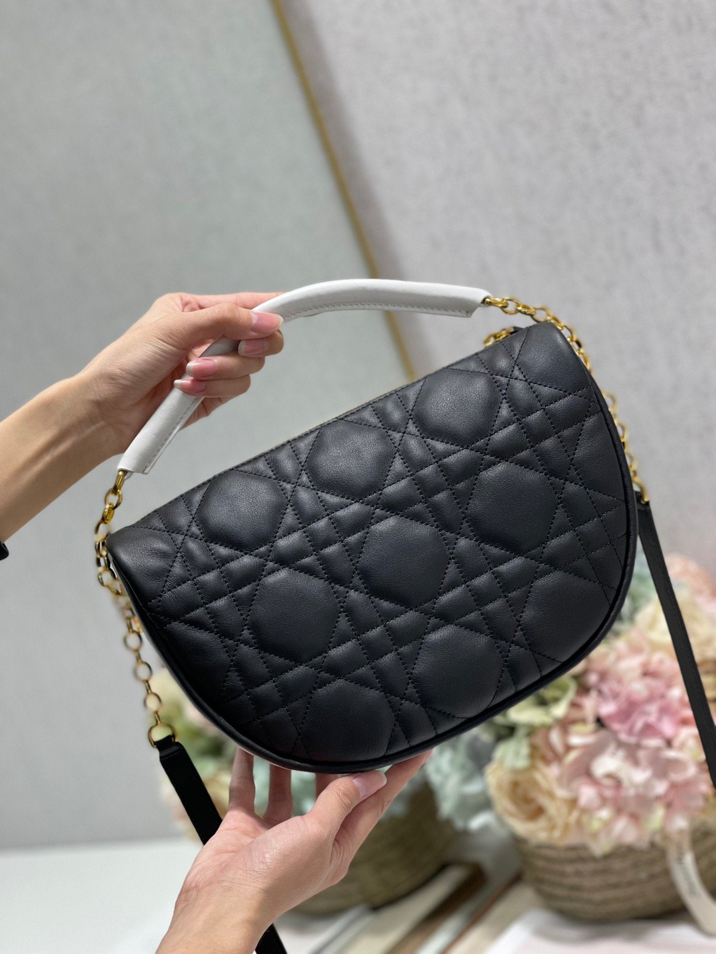 DI Medium Vibe Hobo Bag Black Cannage, Black Handbags, Crossbody Bags, 30cm CD M7201ONOA_M911