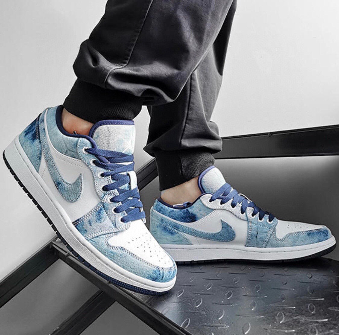 VO - AJ1 Low Washed Denim