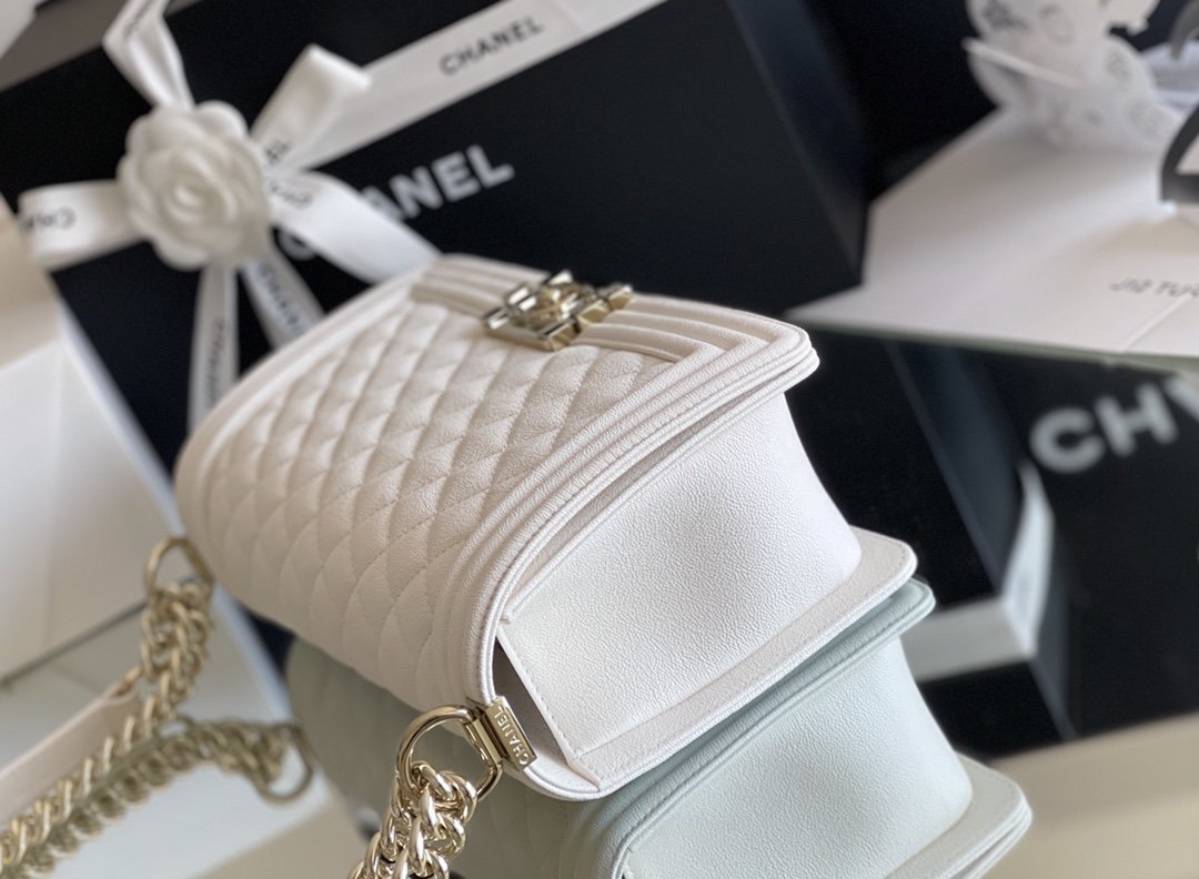 ChanelMedium Classic Flap Bag 25cm White For Women A67086