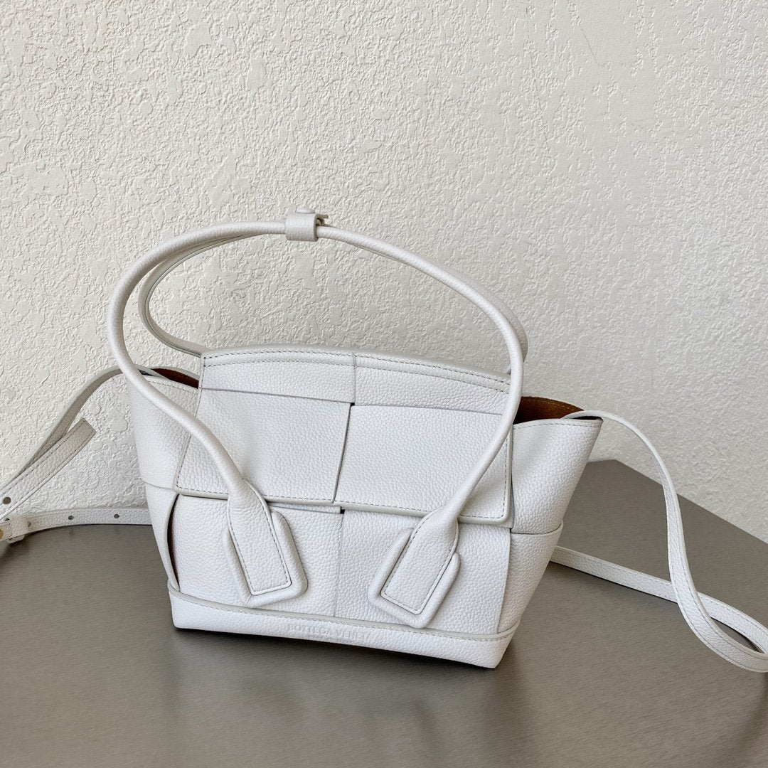 BV Mini Arco White, For Women, Women’s Bags 11.4in/29cm 600606VMAP19005