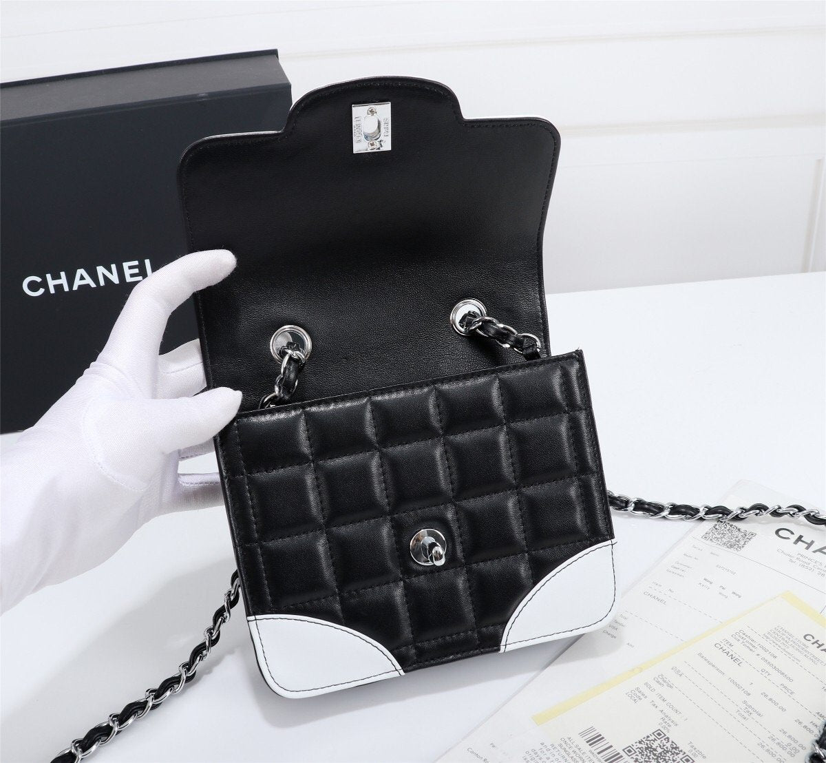 CHL 19 Handbag 7in/18cm Black/White For Women