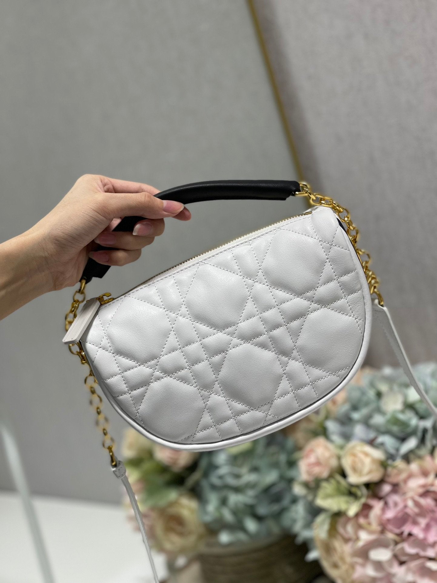 DI Small Vibe Hobo Bag White Cannage, White Handbags, Crossbody Bags, 20cm CD M7200ONOA_M879