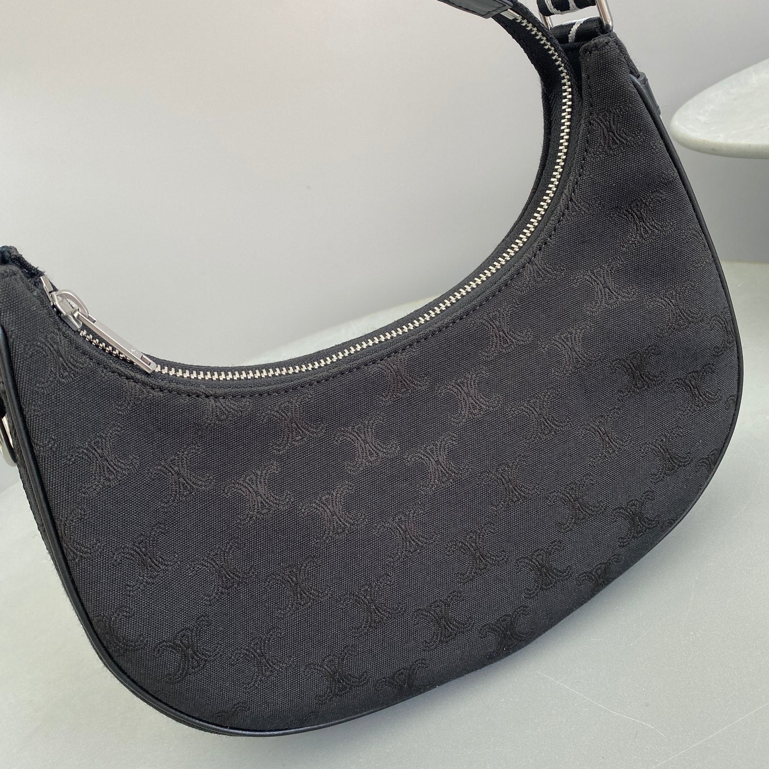 CE Medium Ava Bag With CE Strap Black For Women 9in/23cm 196962DLM.38SI