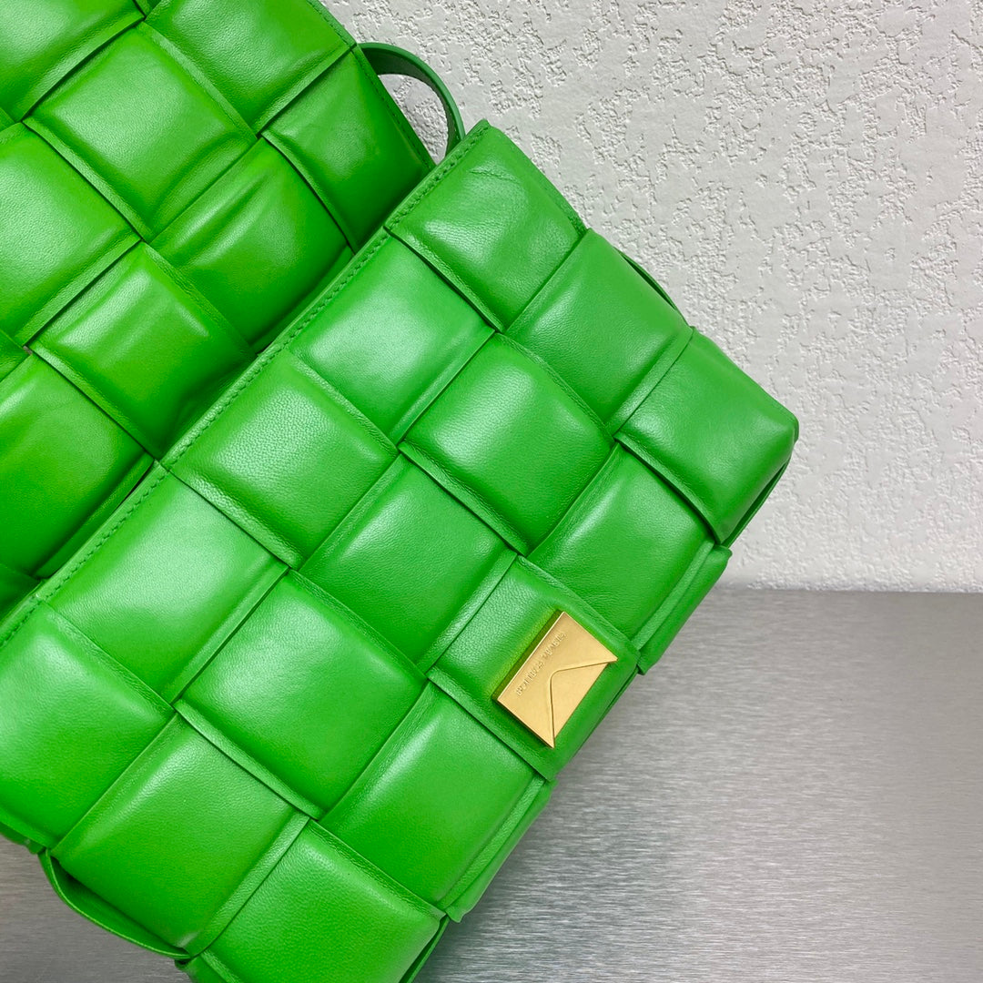 BV Padded Cassette Green, For Women, Women’s Bags 10.2in/26cm 591970VCQR13724