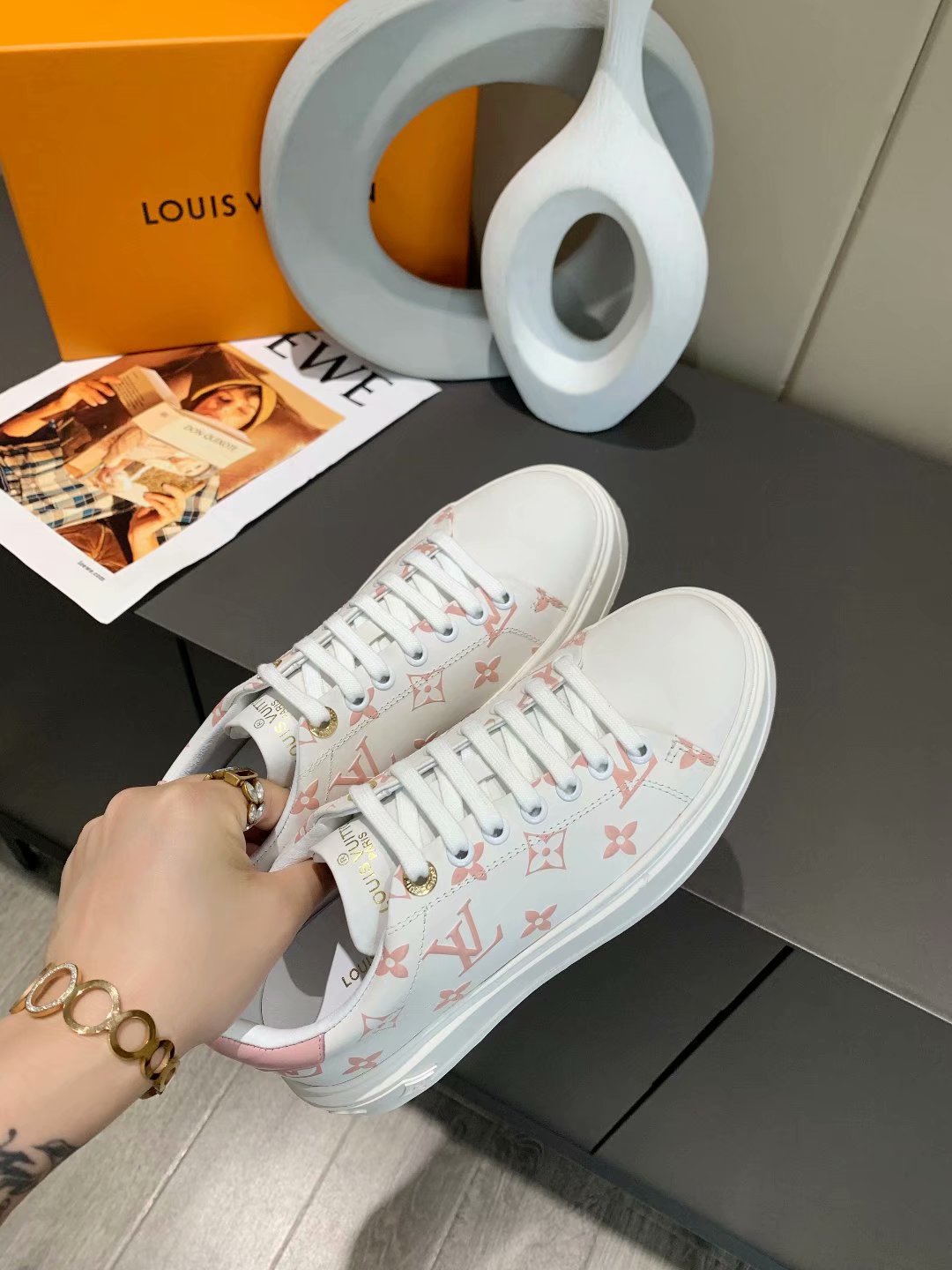 VO - LUV Time Out PInk Sneaker