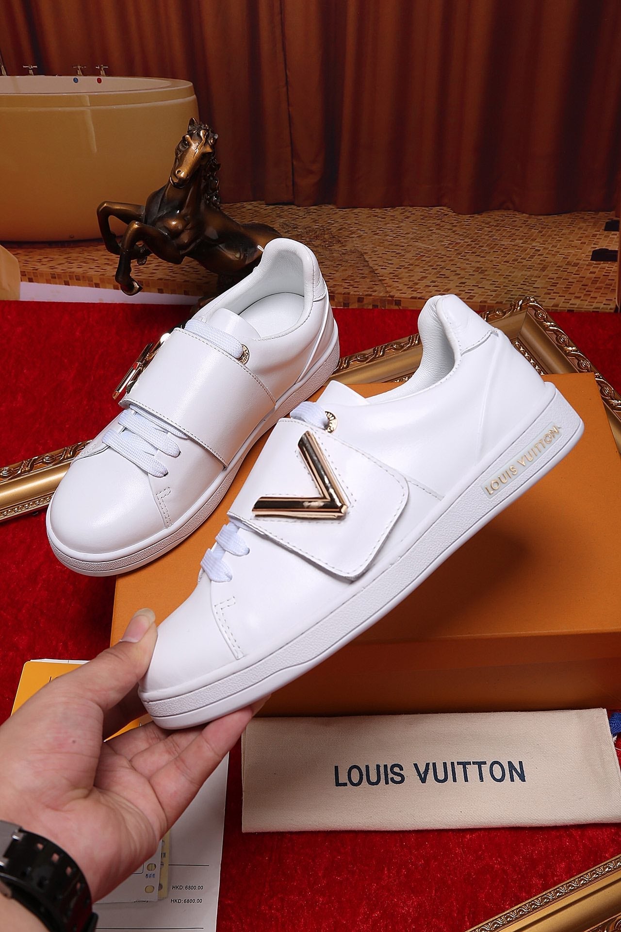 VO - LUV Font Row White Sneaker