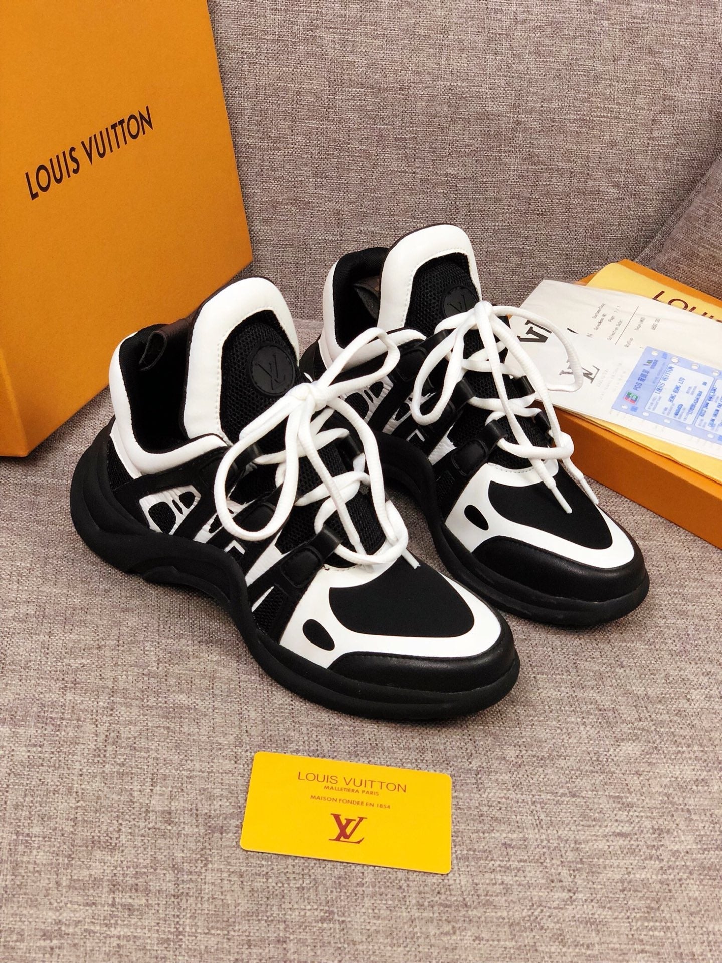 VO - LUV Archlight Black White Sneaker