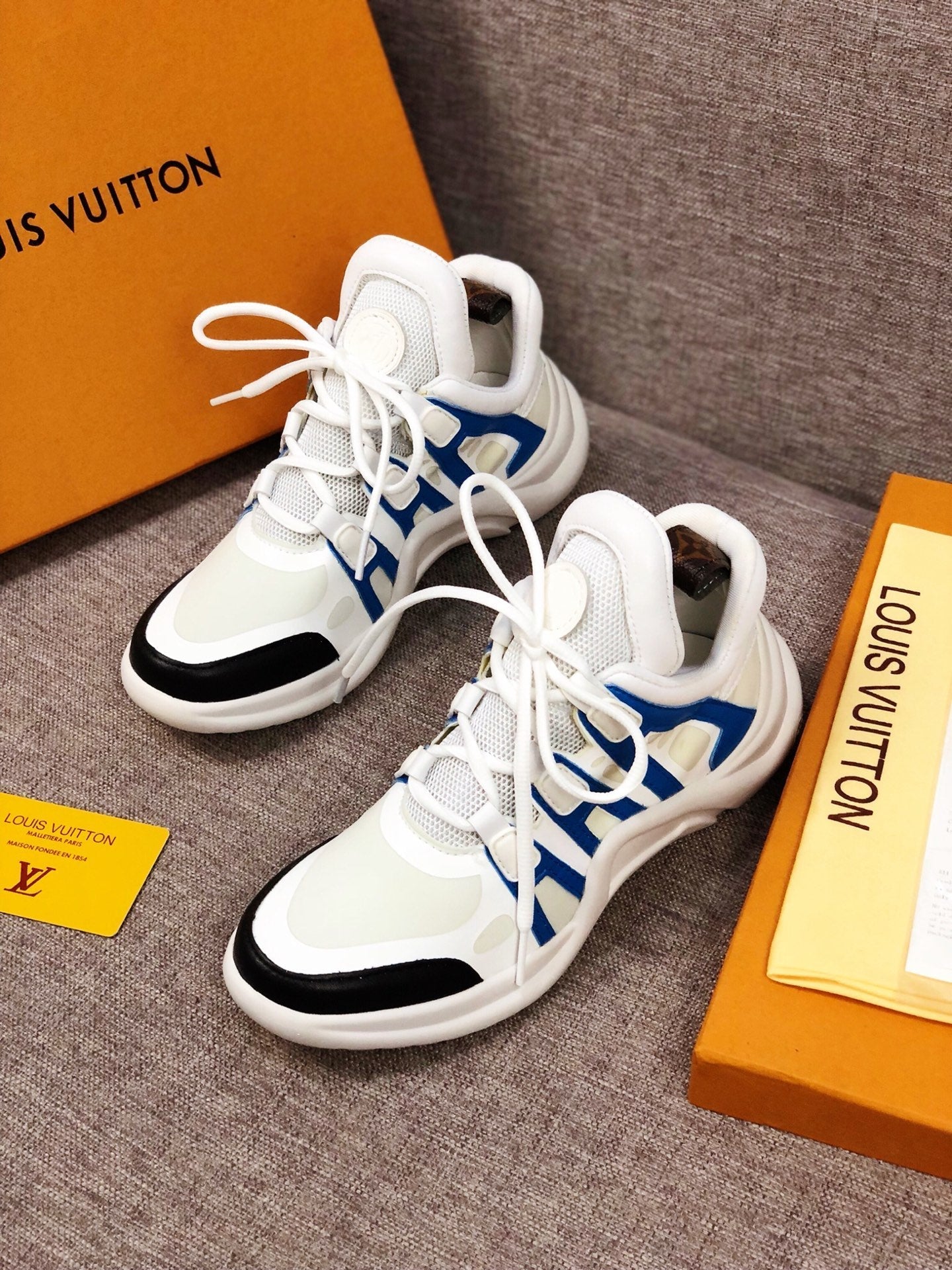 VO - LUV Archlight Blue White Black Sneaker