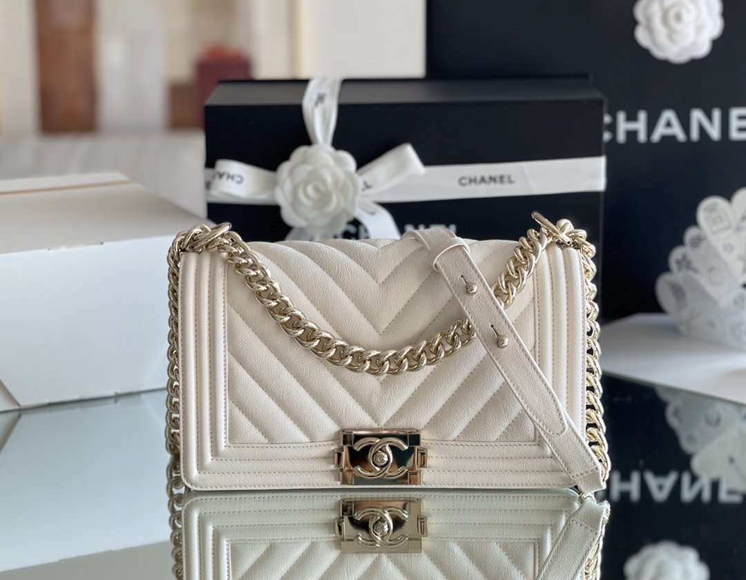 ChanelMedium Classic Flap Bag 25cm White For Women A67086