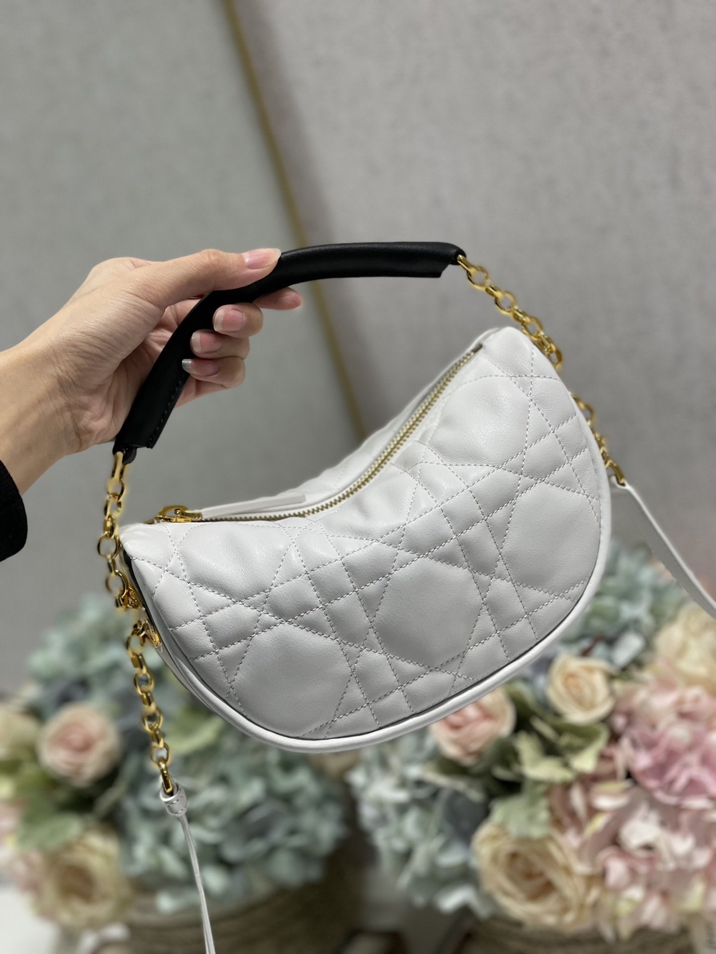 DI Small Vibe Hobo Bag White Cannage, White Handbags, Crossbody Bags, 20cm CD M7200ONOA_M879