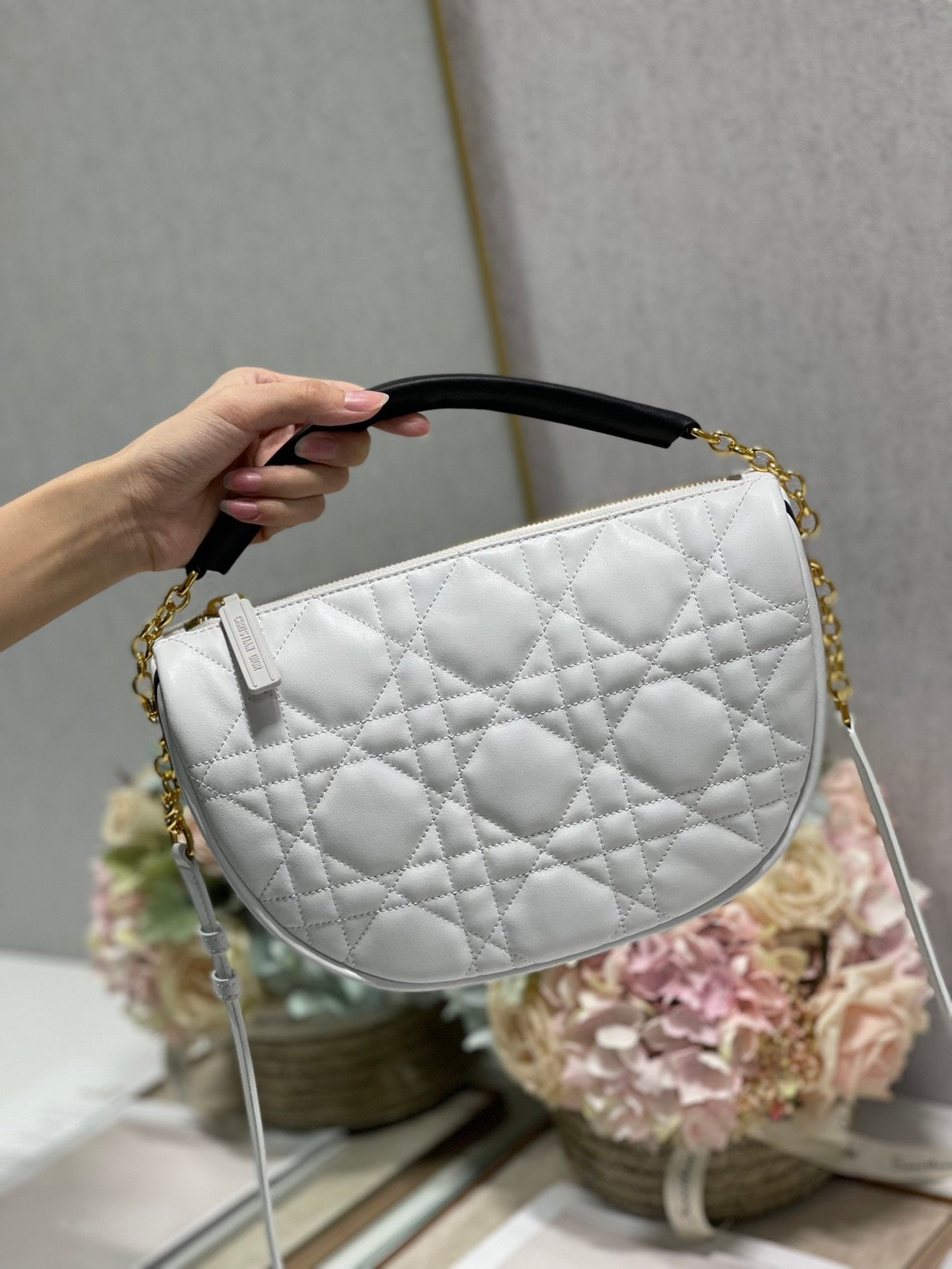 DI Medium Vibe Hobo Bag White Cannage, White Handbags, Crossbody Bags, 30cm CD M7201ONOA_M879