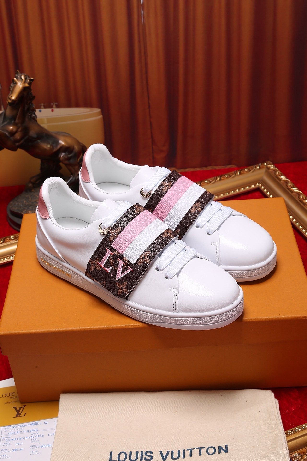VO - LUV Font Row Pink Sneaker