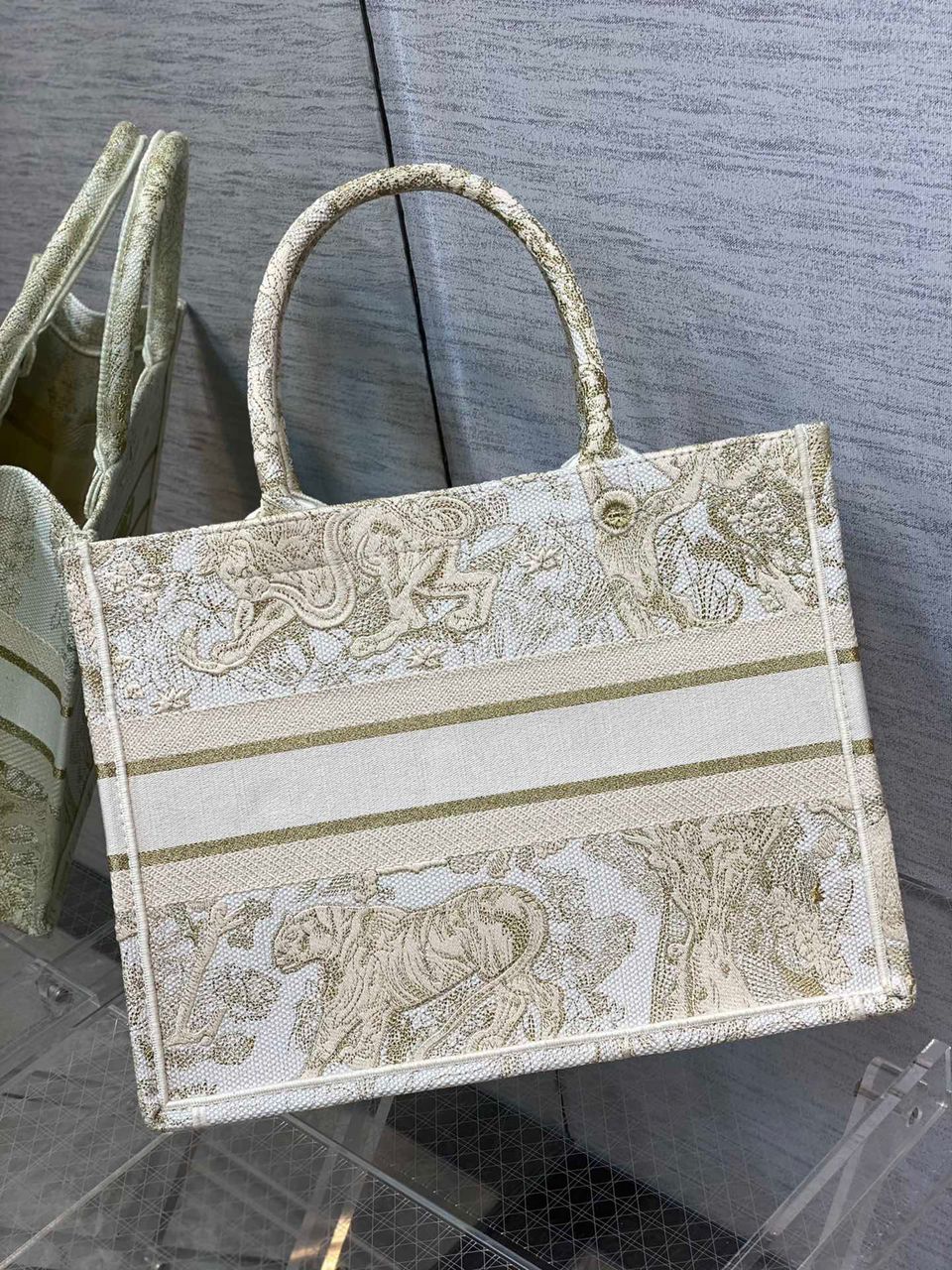 DI Medium Book Tote Gold-Tone Toile de Jouy Embroidery, Gold, For Women Women’s Handbags, 36cm CD M1296ZTQO_M01E