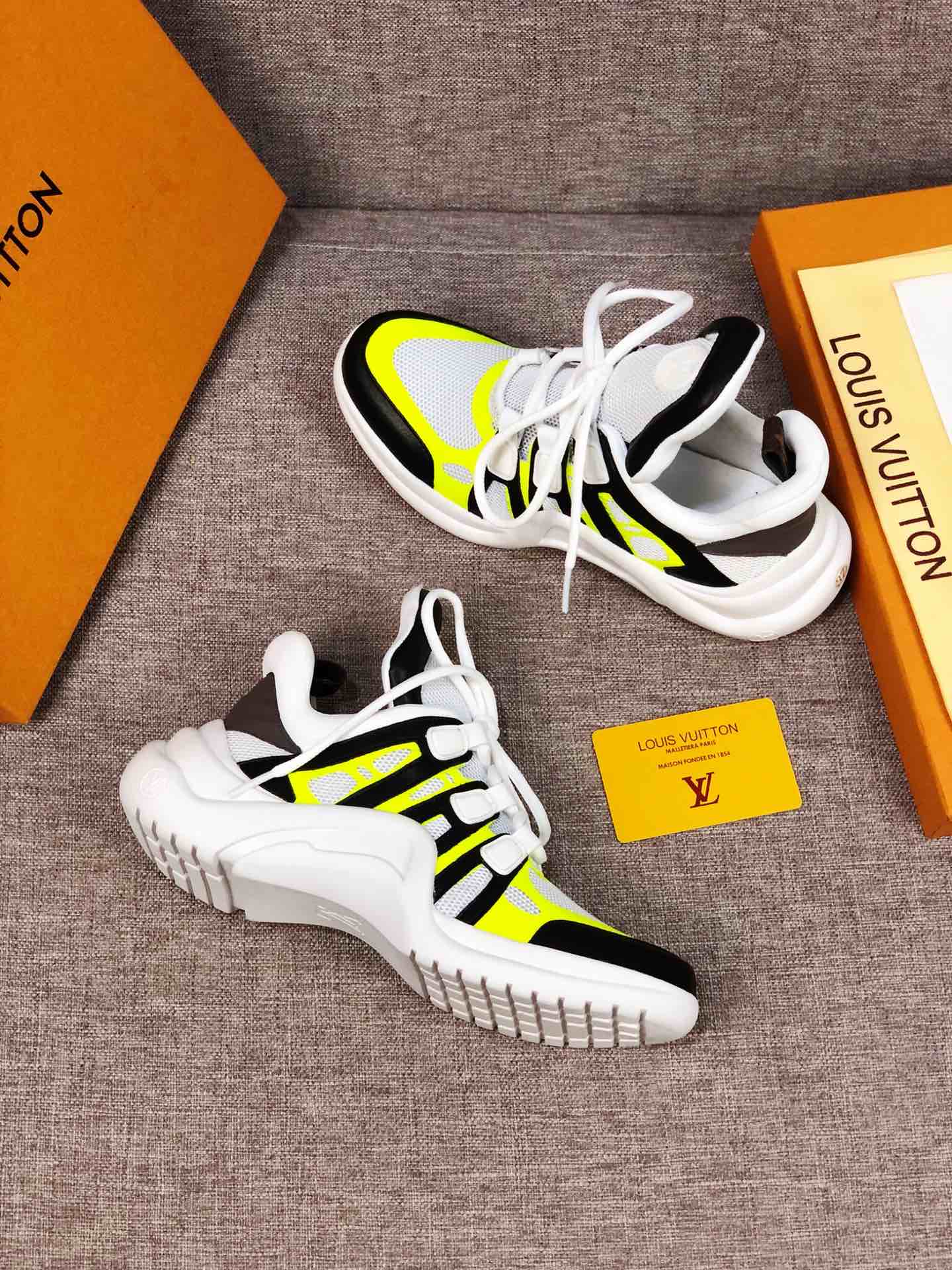 VO - LUV Archlight Black White Yellow Sneaker