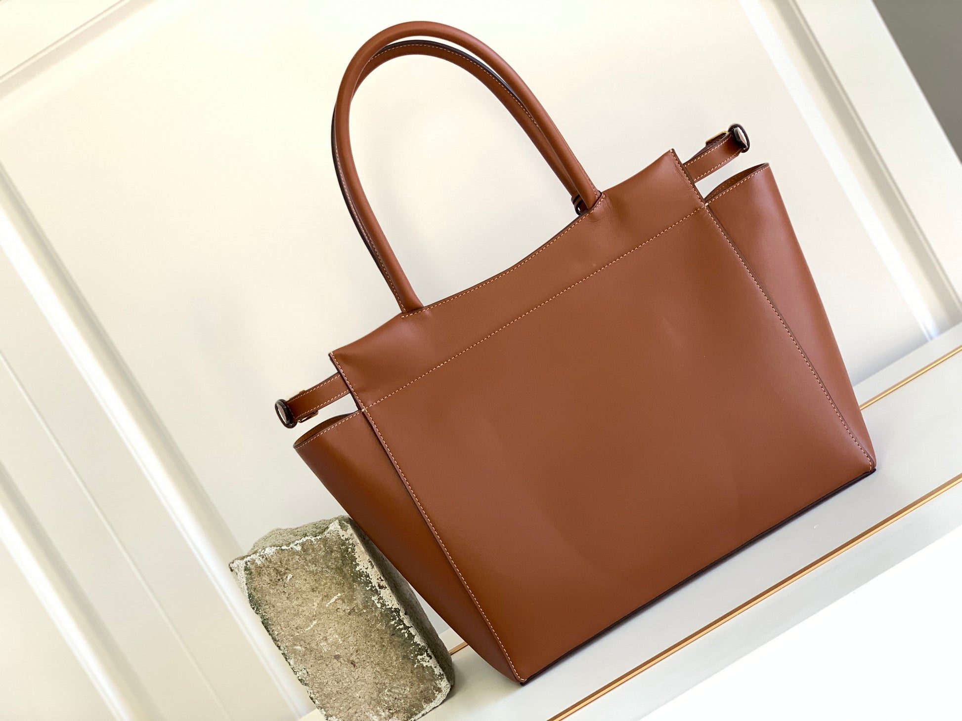 CE Medium Cabas Bourgeois Tan For Women 18in/45cm 199773EHS.04LU