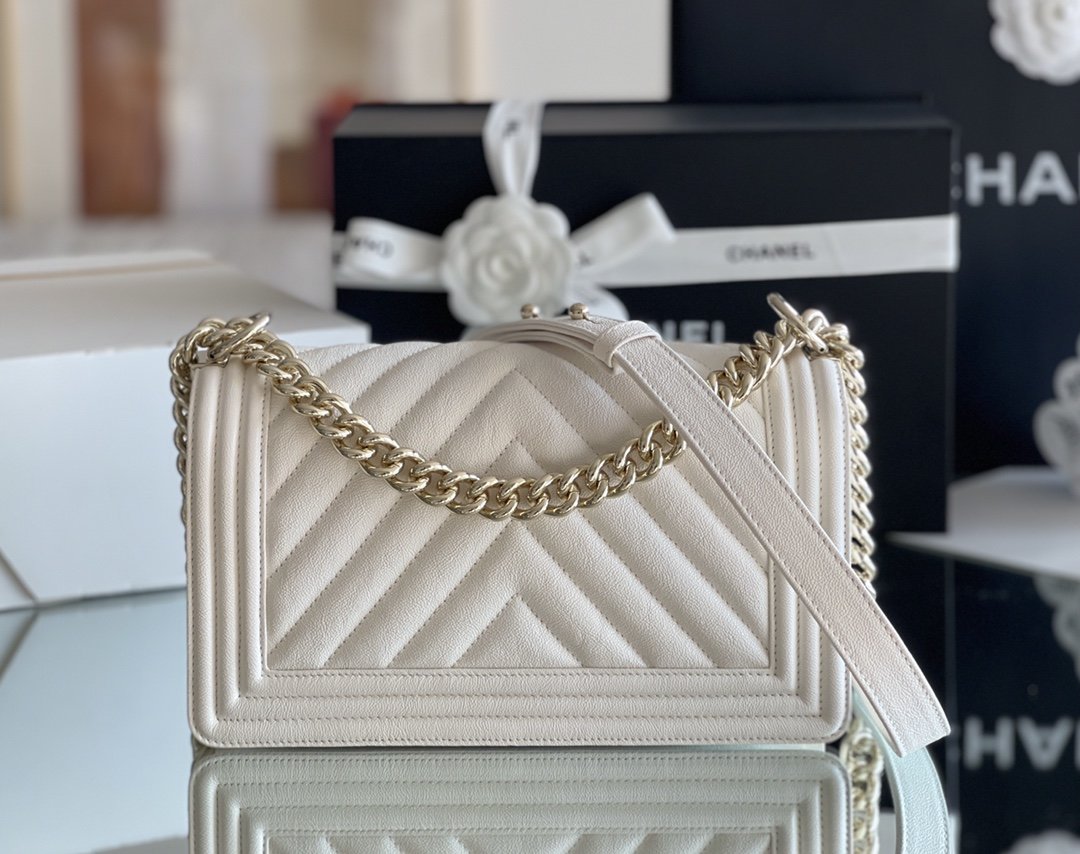 ChanelMedium Classic Flap Bag 25cm White For Women A67086