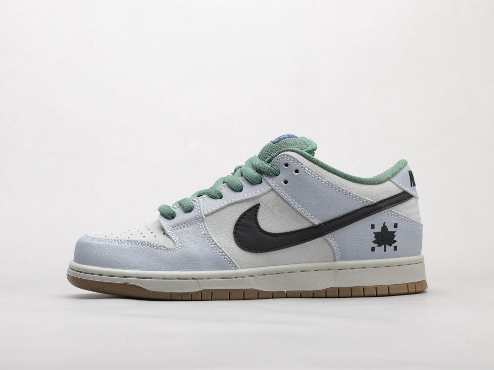 VO -NKE SB Dunk Low “Maple Leaf”