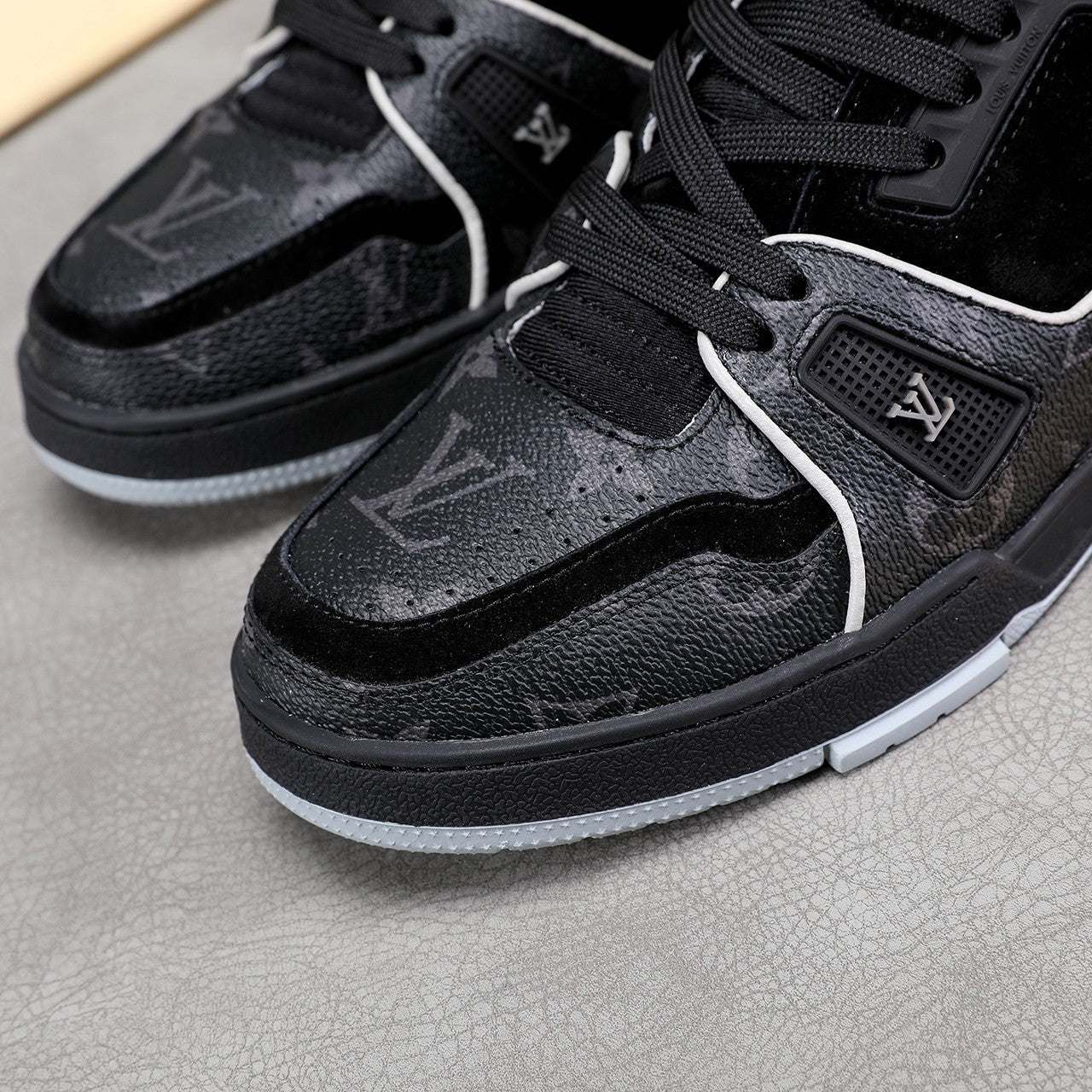 VO - LUV SurfaCE In CEnogram Black Sneaker