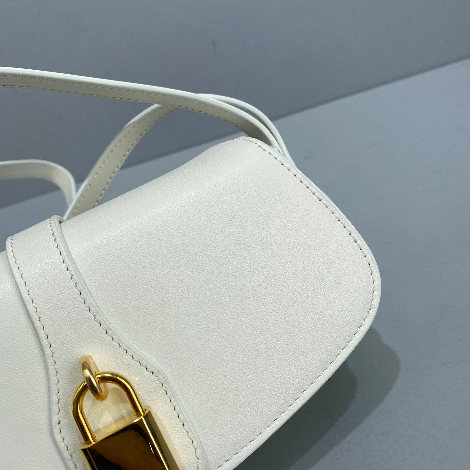 CE Clutch On Strap White For Women 7in/18cm 10I593DQ1.01OP