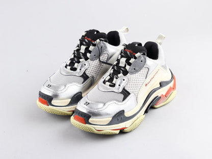 VO - Bla Triple S Red Silver Sneaker