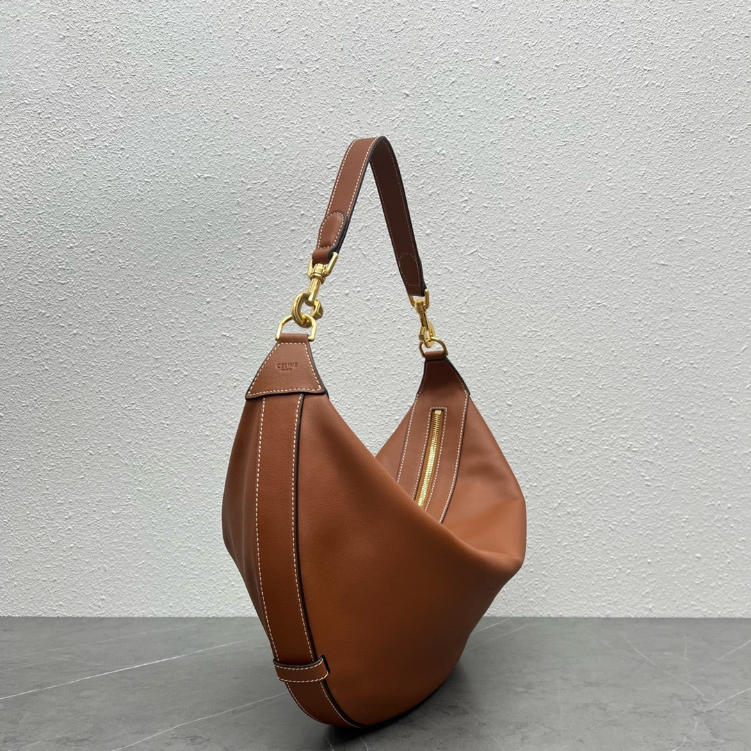 CE Medium Leandre Bag In Supple Brown For Women 14in/35cm 197263DV7.04LU