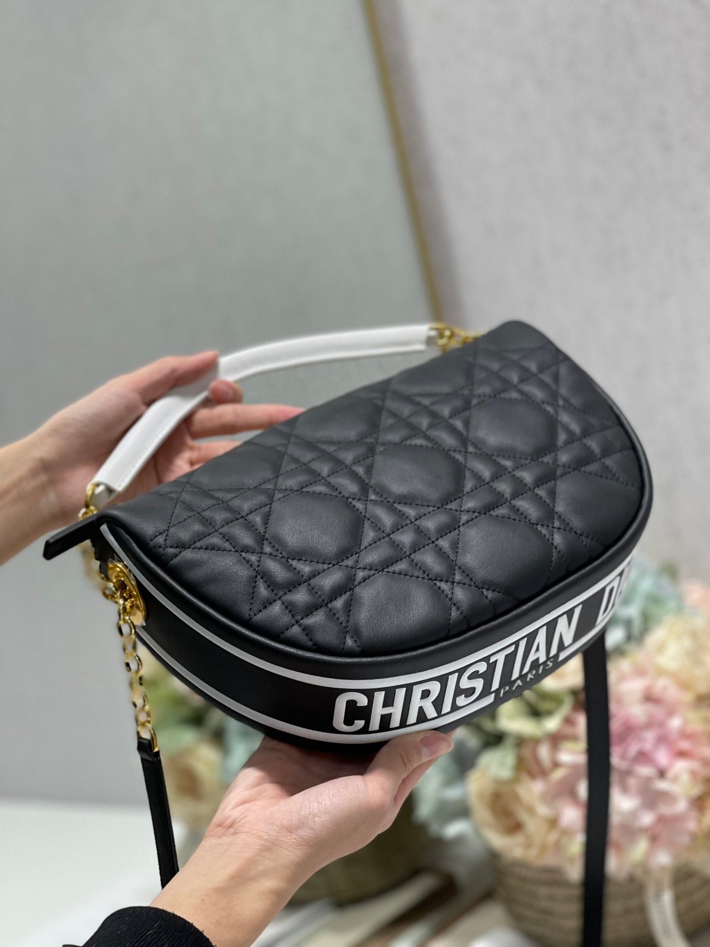 DI Medium Vibe Hobo Bag Black Cannage, Black Handbags, Crossbody Bags, 30cm CD M7201ONOA_M911