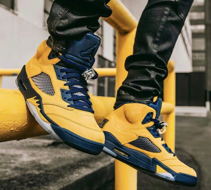 VO -AJ5 Michigan black and yellow