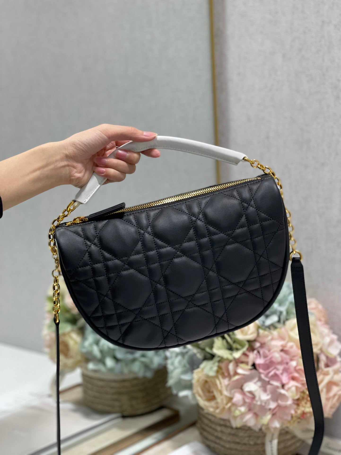 DI Medium Vibe Hobo Bag Black Cannage, Black Handbags, Crossbody Bags, 30cm CD M7201ONOA_M911