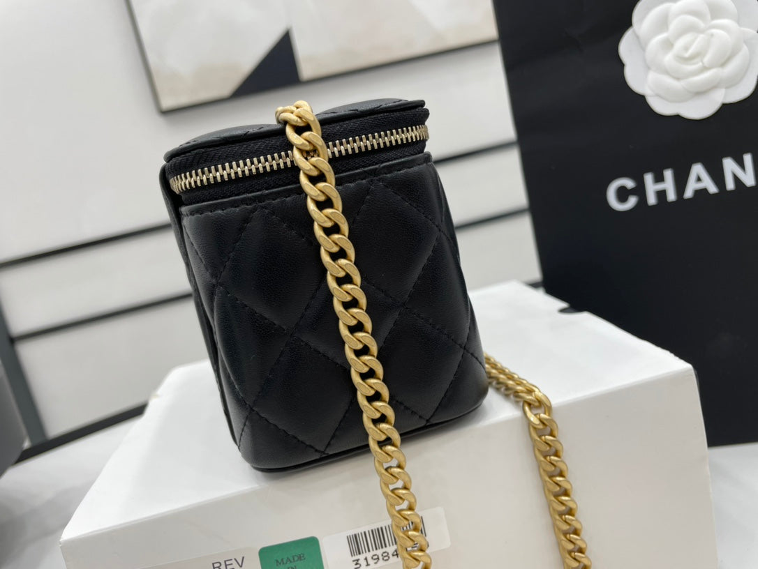 ChanelSmall Vanity Case Black With Gold Zipper For Women, Women&#8217;s Bags 5.9in/15cm