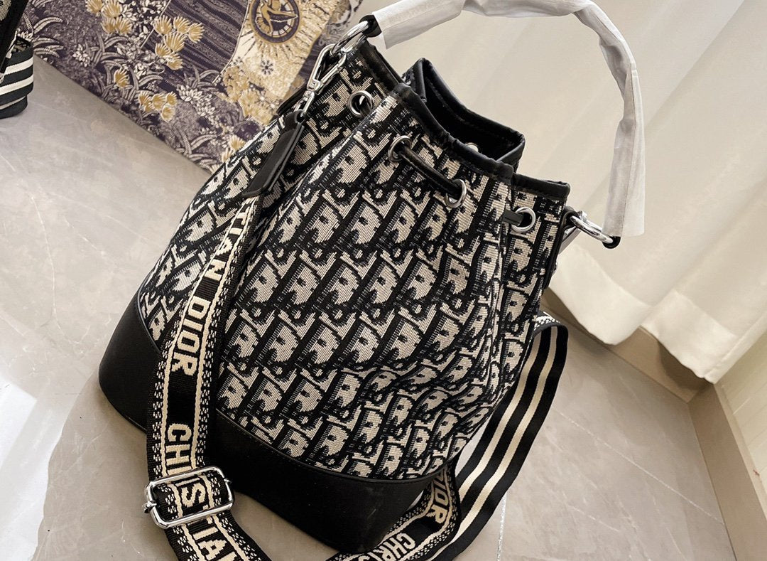 VO - AF Handbags DIR 041