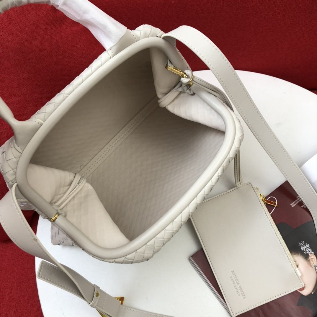 BV Handle White, For Women, Women’s Bags 13.4in/34cm