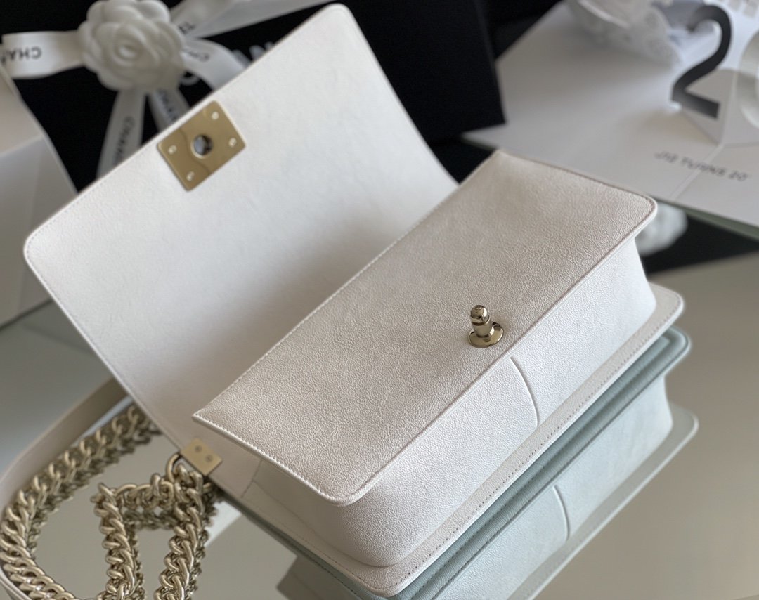 ChanelMedium Classic Flap Bag 25cm White For Women A67086