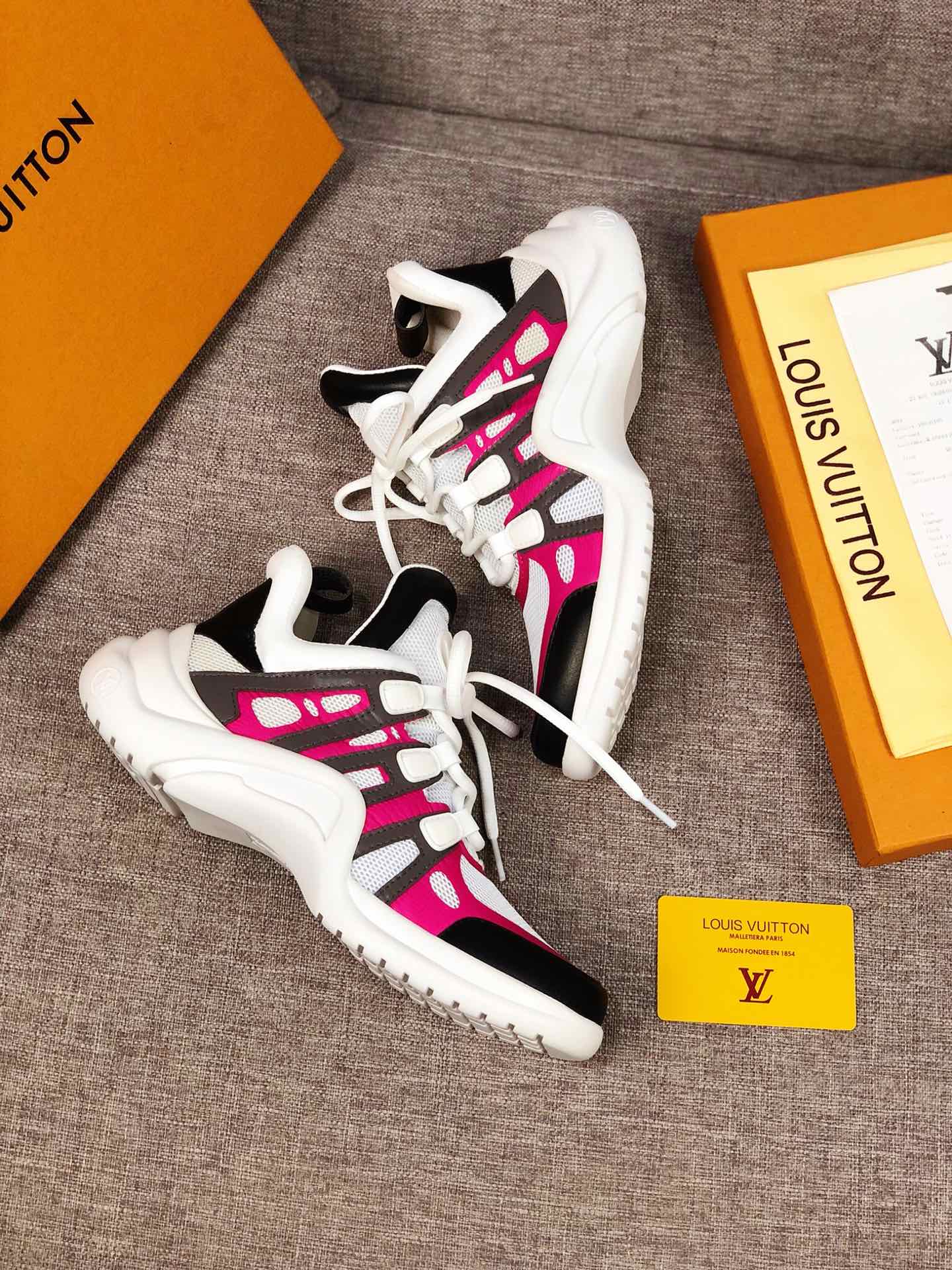 VO - LUV Archlight Pink White Black Sneaker