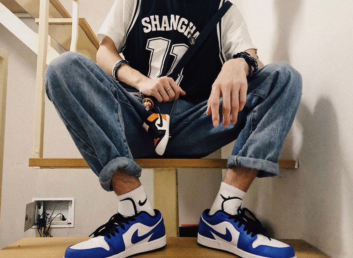 VO - AJ1 white blue lightning