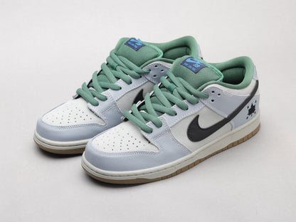 VO -NKE SB Dunk Low “Maple Leaf”