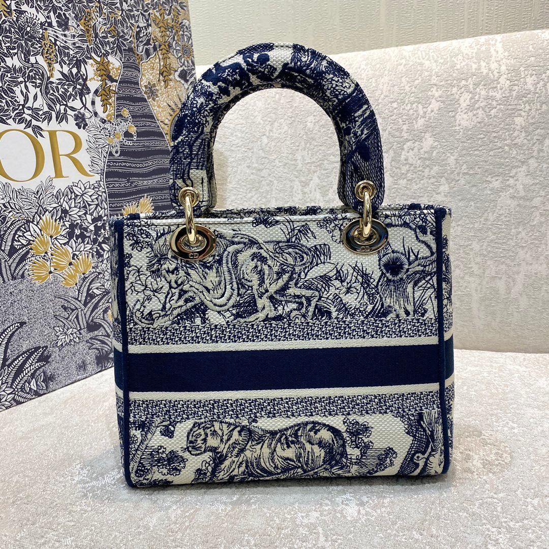 DI Medium Lady D-Lite Bag Blue Toile de Jouy Reverse Embroidery, Blue Handbags, Crossbody Bags, 24cm CD M0565ORGO_M928